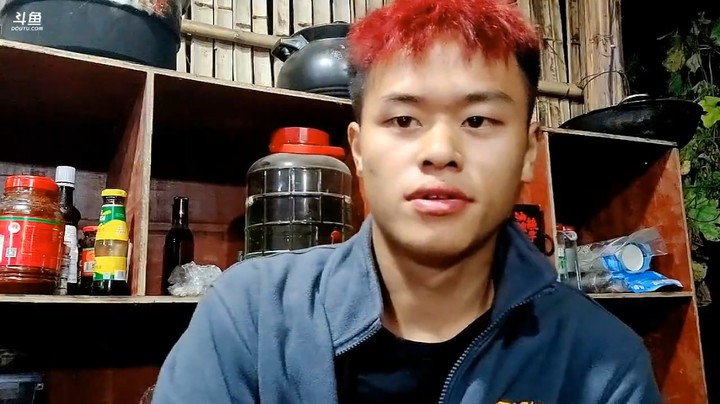 梦想哥因为浩哥送的钢铁侠还和嫂子吵架