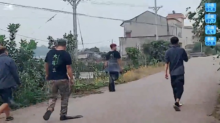 四个人竞走比赛，周公子看来又要倒数第一了吗