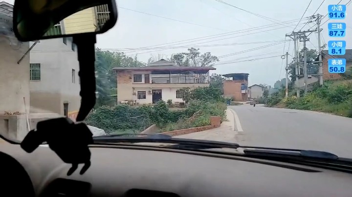 思域哥停车等三娃了