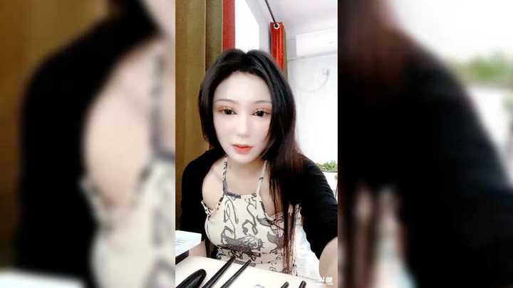 小姐姐化妆好认真啊，真不错