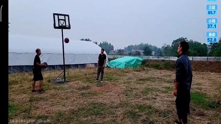 投篮比赛，表弟投中3个，还可以