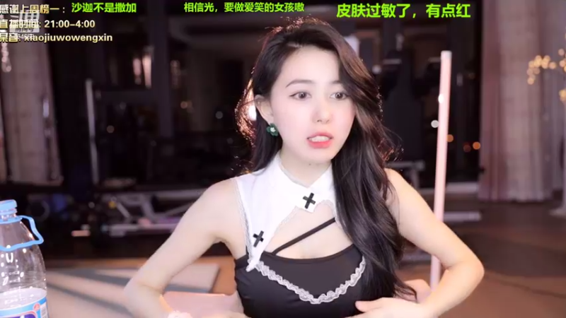 【2022-10-24 23点场】小酒窝翁馨：一个人在一个人身边太美好了