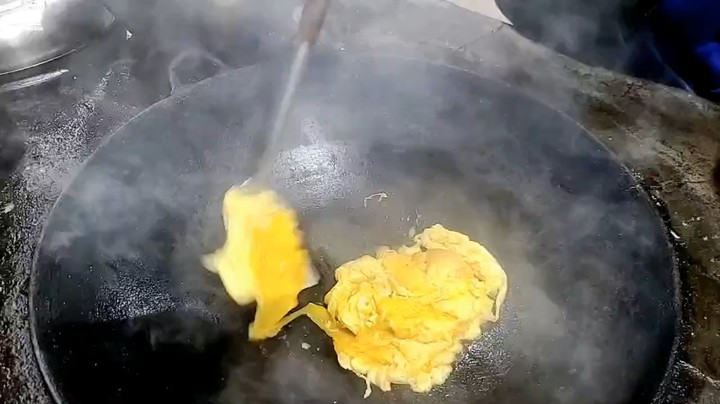 浩哥今天又吃鸡蛋，美滋滋，兔子肉吃三天