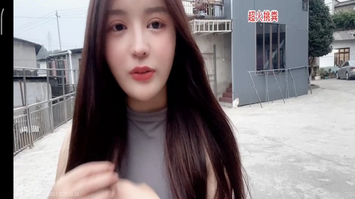 呆萌三台小姐姐橙子农村家好大，菜地很多，种菜好啊