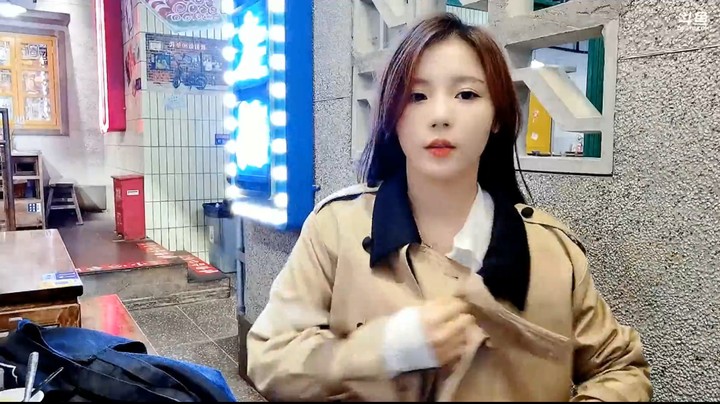 大琳和小七一起吃饭，大家说大琳胖了啊