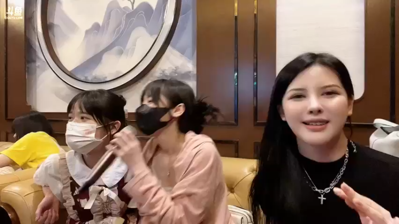 【2022-10-23 23点场】Kiki仔ovo：【kiki仔】三亚活动中