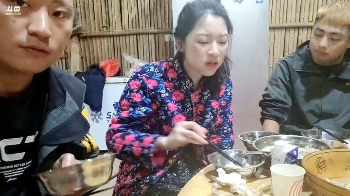 撸妈吃了两碗饭，周公子还想加饭