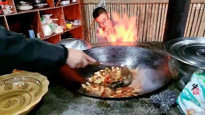 叫花鸡出炉了，烤红薯好像焦了啊