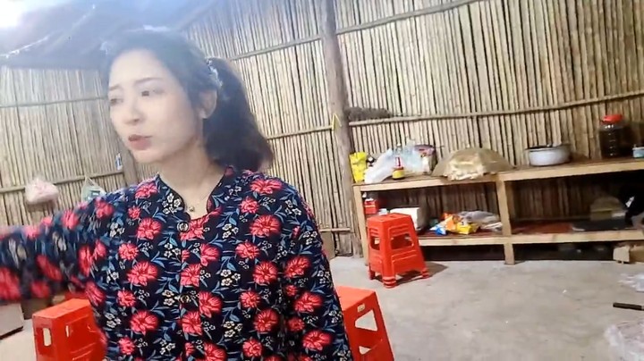 浩哥让周公子做叫花鸡，撸妈吃出猪脚有辣，三娃放了花椒