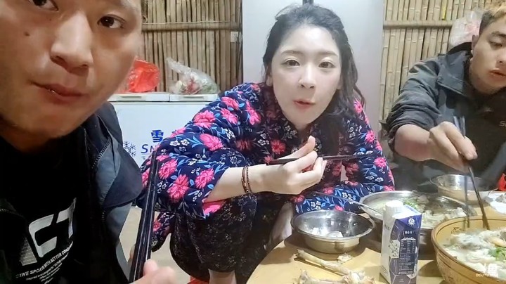 大家说让三娃每天做铁锅炖大鹅