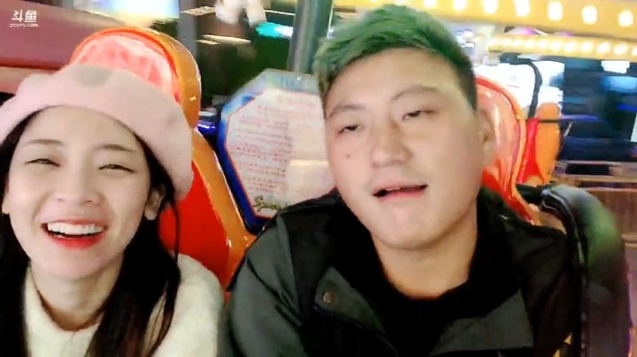 三娃对四哥大呼小叫，随后道歉好搞笑