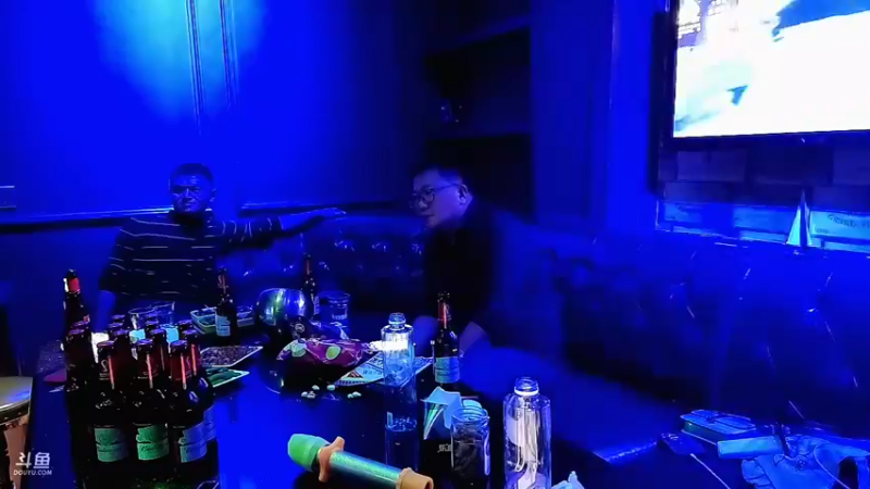 【2022-10-29 22点场】川味箩卜：在杭州见一个男人和女人~