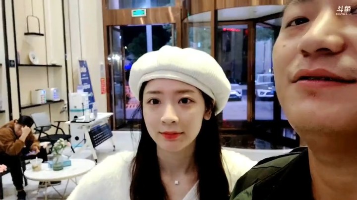 三娃和撸妈来酒店要洗个澡