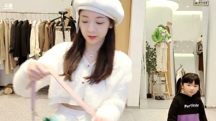 撸妈去买衣服都不问价格，真好看，老板血赚啊