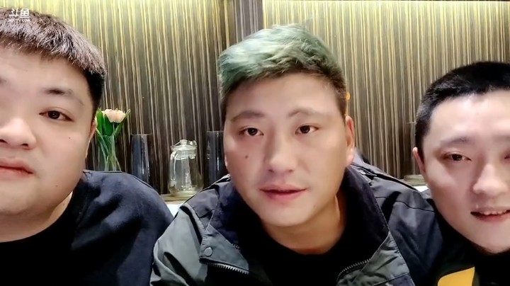 粗暴哥回重庆还送火箭