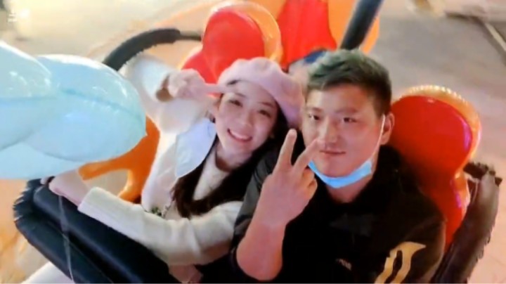 三娃和撸妈一起坐震动飞椅，梦想哥说你们在搞什么飞机啊