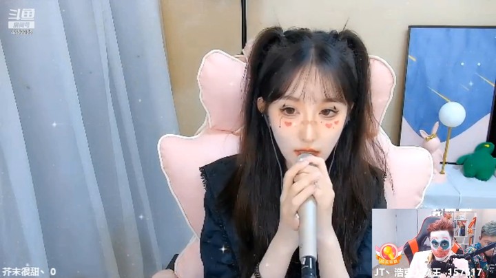 万圣狂欢派对 浩哥看芥末很甜小姐姐唱歌很好听啊