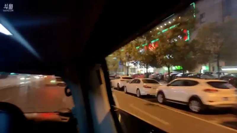 【2022-10-29 21点场】douyu小漠：请另一个美女吃饭！