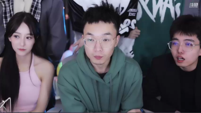 【2022-10-30 01点场】南波儿大魔王丶：最强相声云顶主播！