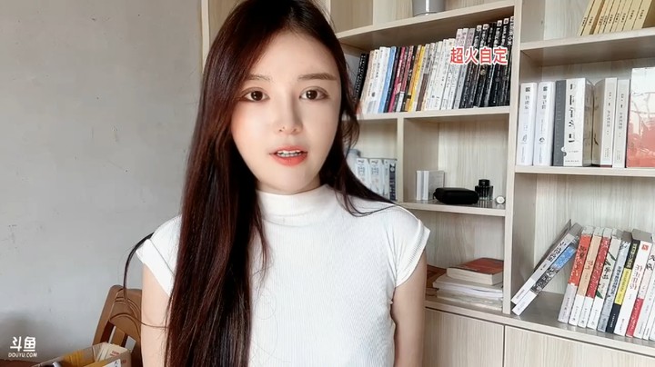 美女橙子有这么多书，都看过吗