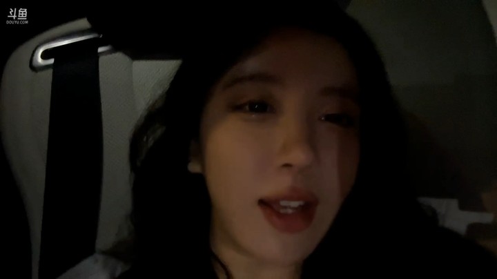 大家说陈可给呆妹打招呼，呆妹没理她，呆妹说我没看到，我紧张眼神缥缈