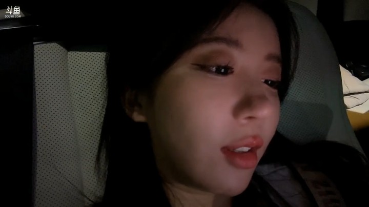 呆妹和闺蜜聊天好搞笑，呆妹最后说你XIONG没了啊