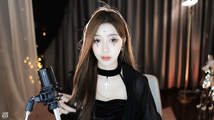 泡芙妹妹今天万圣节打扮好可爱，不吓人啊