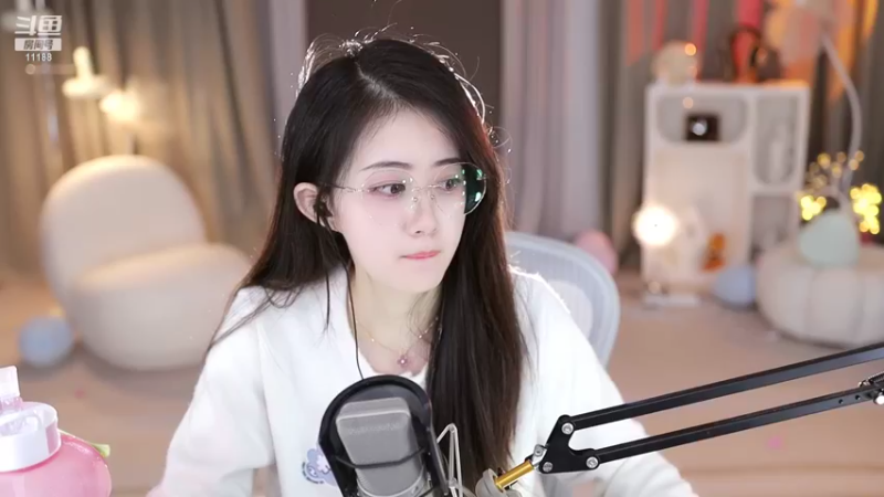 【2022-10-30 23点场】阿梨small：柔弱不能自理美少女阿梨
