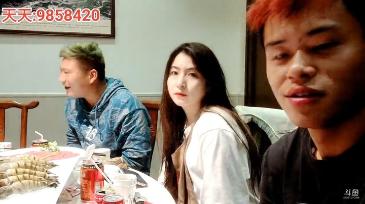 浩哥请吃饭，美女天天和老板艾伦思域哥都在啊