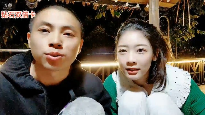 牙牙和撸妈一起直播给大哥买音箱，买贵的啊