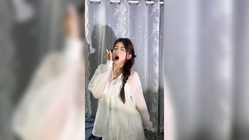 村口的狗叫了，其他狗也跟着叫，但他们不知道为什么叫。你知道吗知道的评论区留言