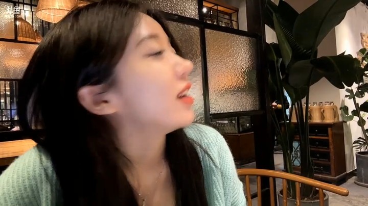 呆妹儿小霸王吃饭的时候遇到藏族陌生人过生日，上楼打招呼吃蛋糕，社牛啊