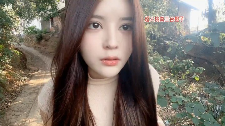 美女橙子在村里逛果园，真有意思啊