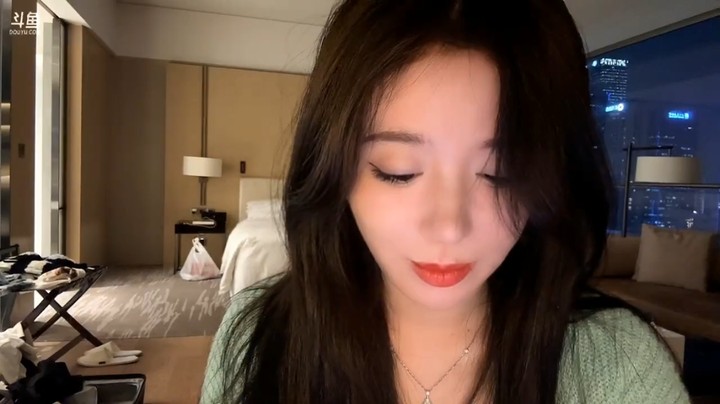 今天Z皇生日，呆妹让保镖充鱼刺想送超火