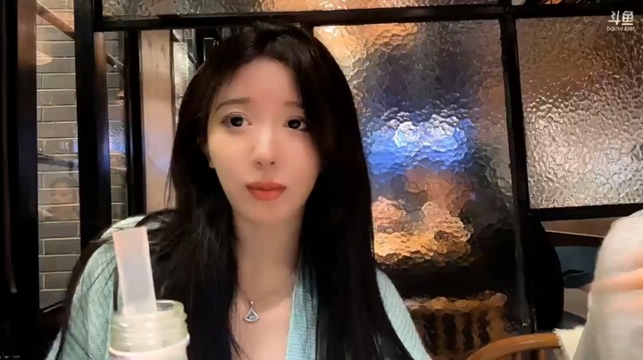 美女洛丽塔帮呆妹相亲，男的99年的，年薪50万，呆妹说我月薪50万