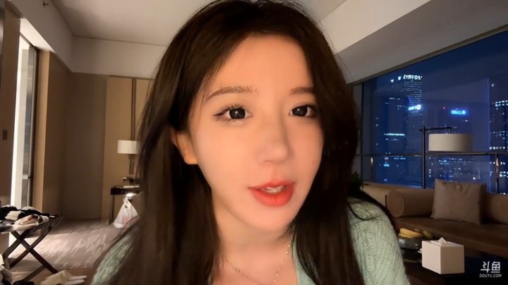 呆妹终于到成都了，她说叶知秋不来也罢，在成都的朋友，她都排不上号