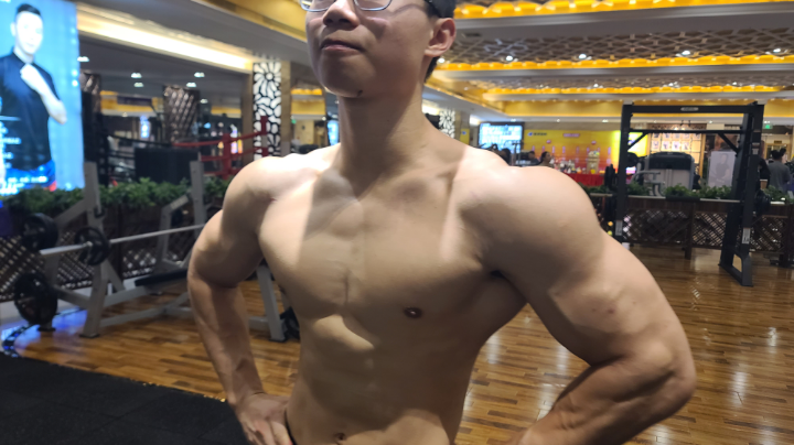 带徒弟练肩膀。