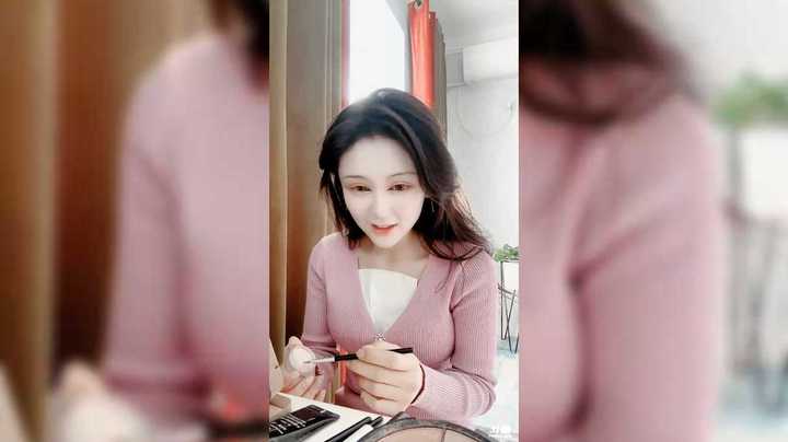 美女小姐姐要把闺蜜介绍给大家，真不错啊