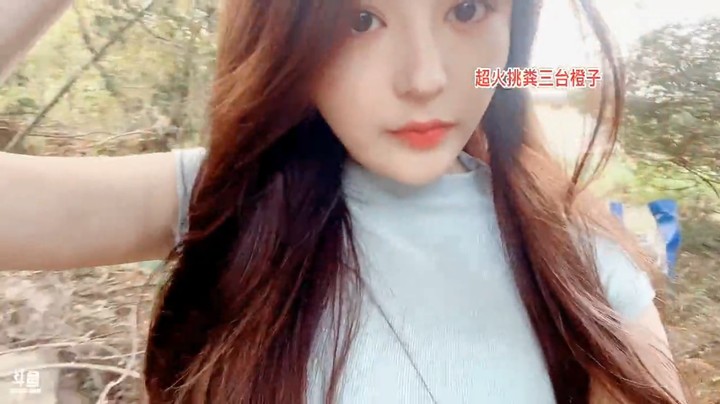 美女橙子怪小黑狗太怂了，大家说狗随主人啊