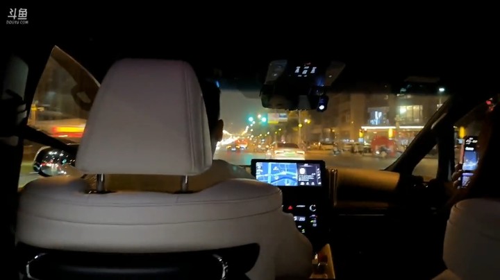 呆妹说500多万的车我可以买但是我没驾照啊，狗哥说你先学习啊