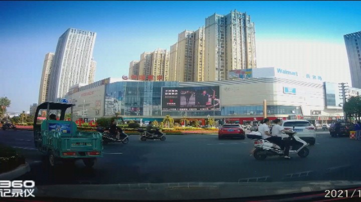 车子是手动挡的，被乘客吐槽了
