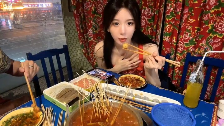 呆妹喂大家吃火锅，兄弟们说顶不住辣