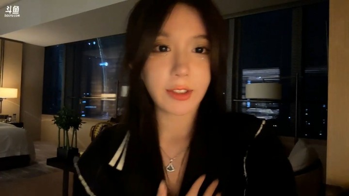 呆妹下播之前送福利了