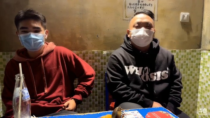 呆妹和两个男粉丝聊天好搞笑，尬聊开始