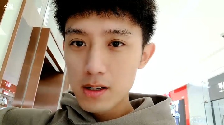 大哥重新回来斗鱼就来看博哥，冲钻粉，真爱粉啊