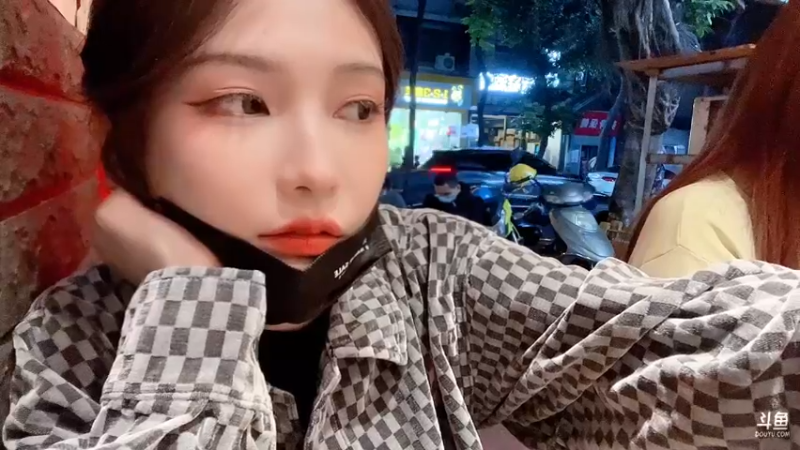 【2022-11-05 19点场】叶知秋Vanessa：秋：钻粉狂欢卡 成都出差 随便逛逛