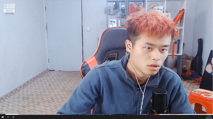 浩哥上电脑播放四哥的特效，真是酷啊，时间很长