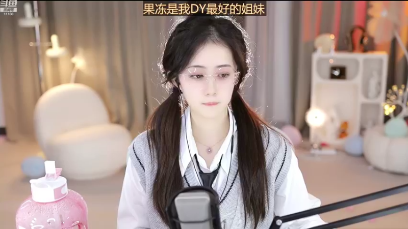 【2022-11-04 22点场】阿梨small：清纯女大学生来啦111