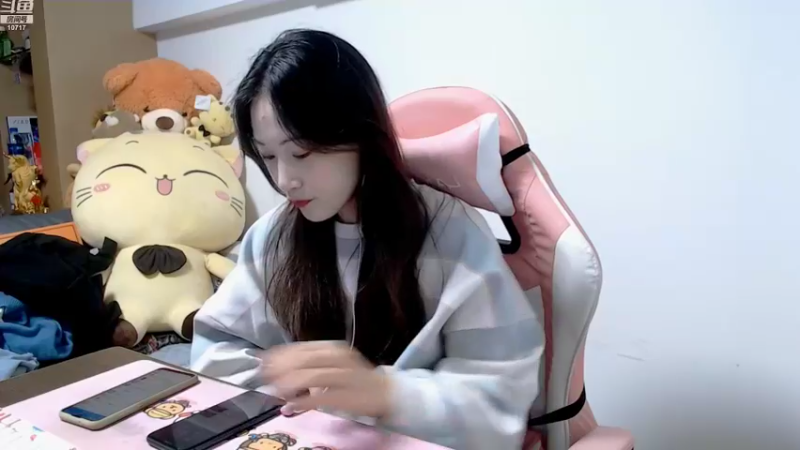 【2022-11-05 18点场】传情小小：小鹿：兄弟们想我吗？