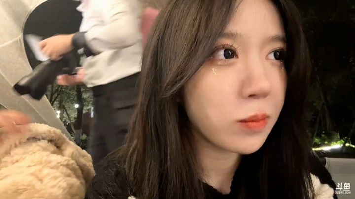 呆妹现场演唱《天路》兄弟们上路了，真好听啊